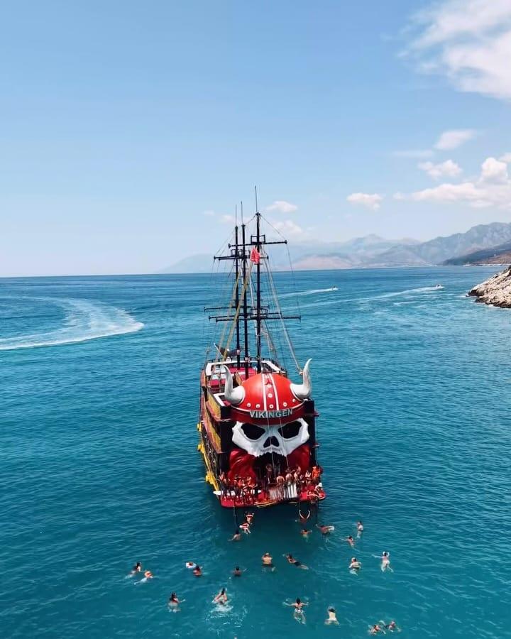 Vikingen Boat, Saranda